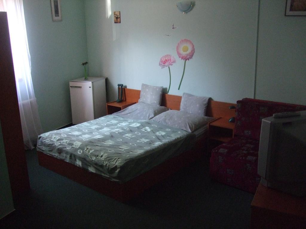Timarhaz Panzio Bed & Breakfast Szeged Room photo